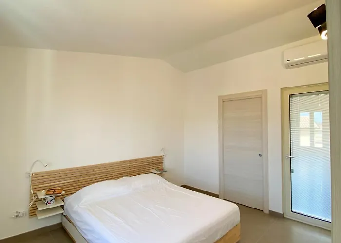 Semesterbostad La Casetta - *